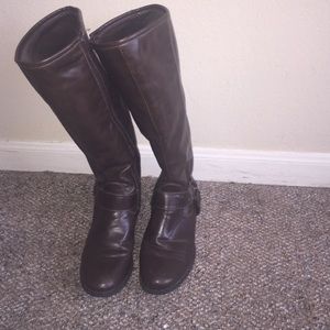 Tall riding boots