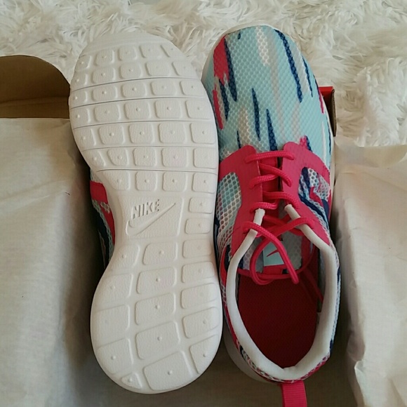 Nike Girl's (GS) Roshe One Flight Weight Shoes- - Picture 4 of 4