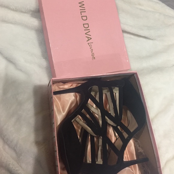 High heels - Picture 1 of 3