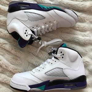 Brand New Jordan Retro 5 grapes/white sz3.5y
