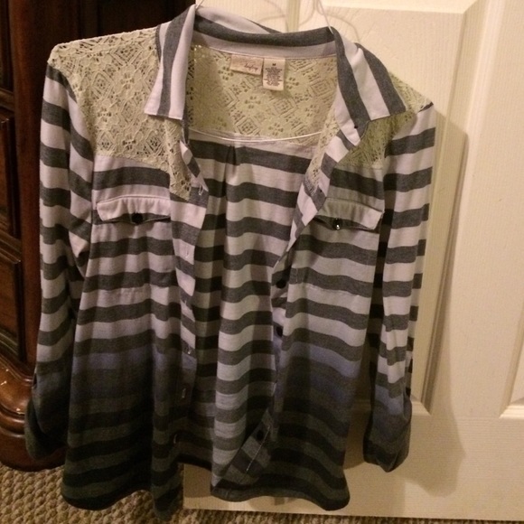 Half sleeve shirt