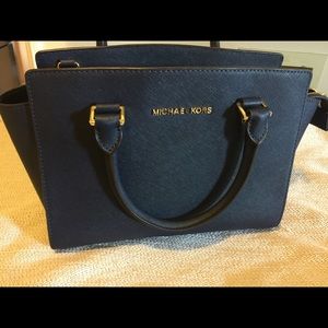 Michael kors selma medium
