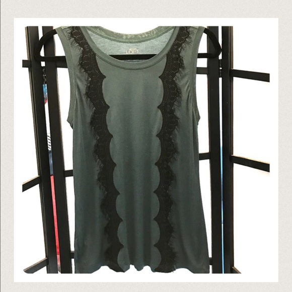 SOLD//Ann Taylor LOFT top - Picture 3 of 4