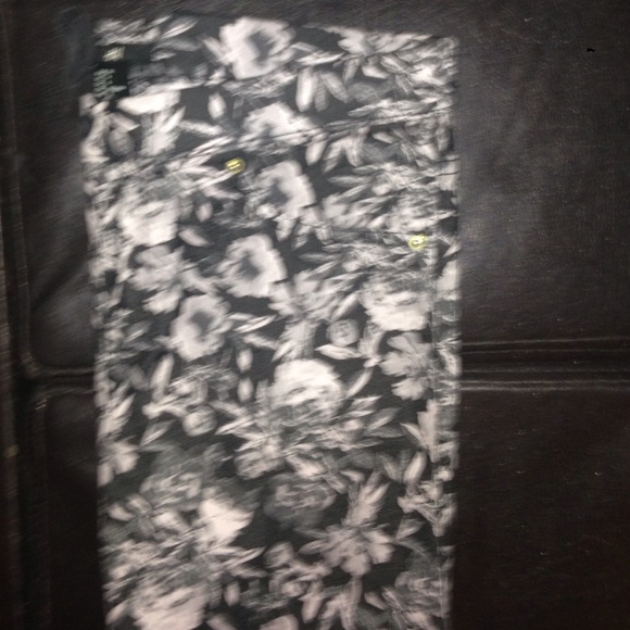 Ladies Skinny jeans size 6 H&M new - Picture 2 of 2