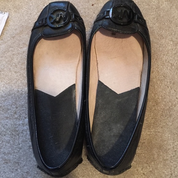 Pre-loved MK black flats - Picture 2 of 3