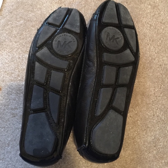 Pre-loved MK black flats - Picture 3 of 3