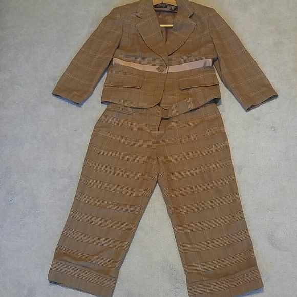 Ideology suit- cropped, beautiful condition!