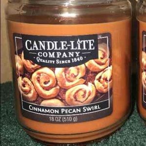 Brand new cinnamon pecan swirl 18oz candle