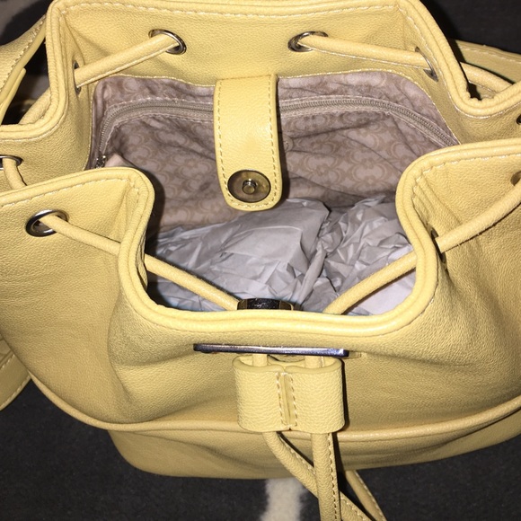 Charming Charlie's Yellow Bucket Bag.💛 - Picture 2 of 3