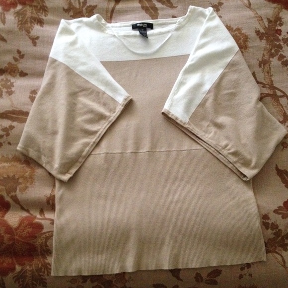 Beautiful ivory/tan color block sweater!