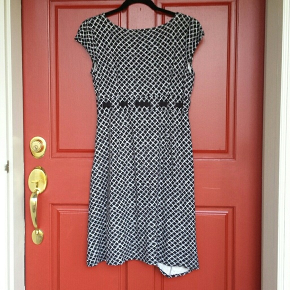 ADORABLE LOFT DRESS - Picture 4 of 4