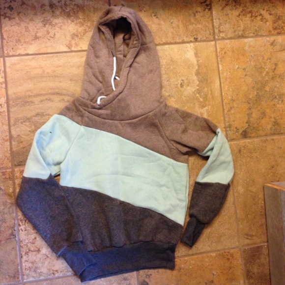 Tops - ⚡️FLASH SALE ⚡️NWT So Soft Asymmetric Hoodie ☃️☕️