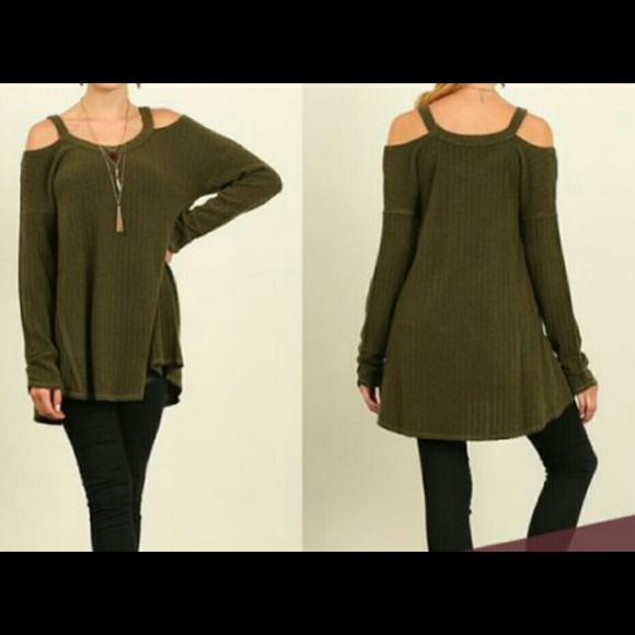 ✨HP✨ Cold Shoulder Sweater