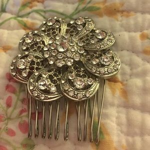 Hair pin that sparkles