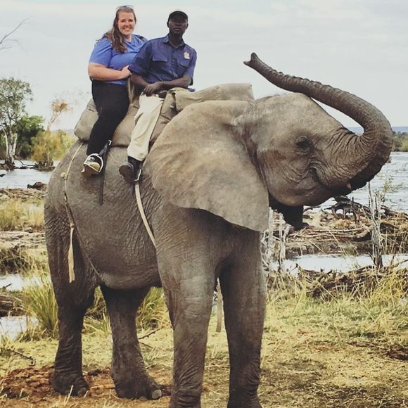 Meet your Posher, Cynthia