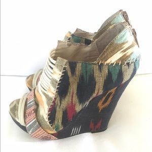 Aldo x Julian Louie Ikat print wedges, size 8