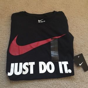 black nike tee shirt size medium