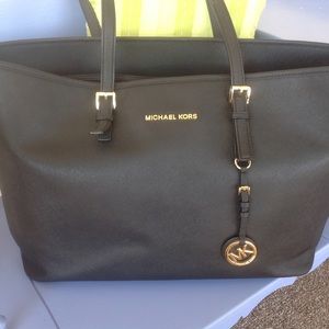 Michael Kors Jet Set Travel Bag - like new