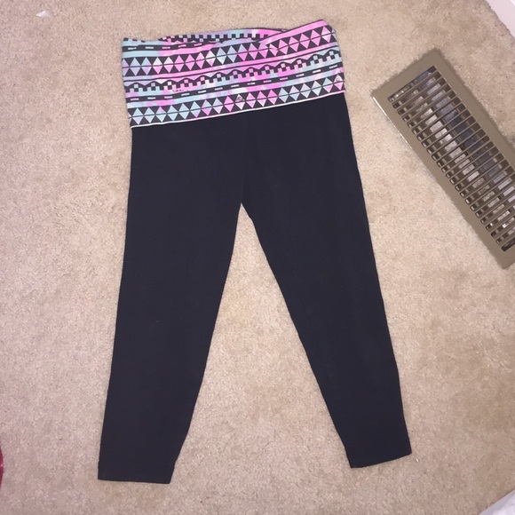 pink cropped leggings