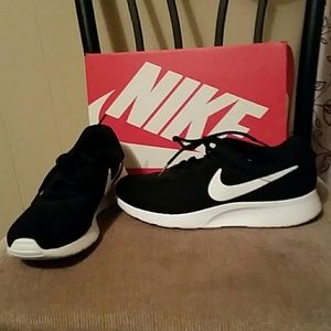 NIKE Woman's Tanjun size 7.5