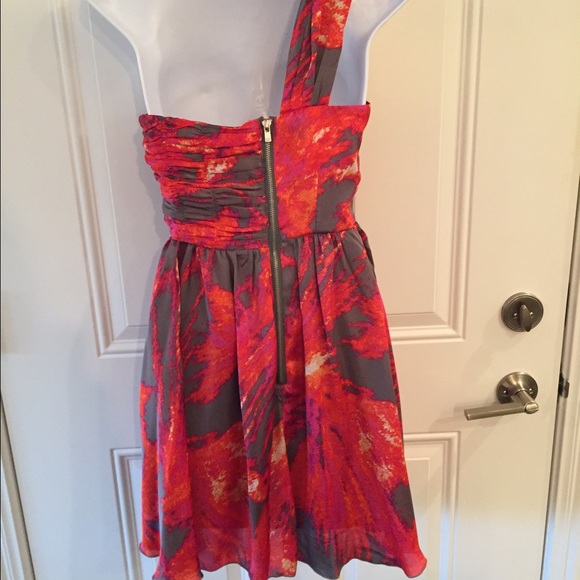 Size 3 One Shouldered Dress - Picture 3 of 4