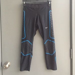 Nike DriFit Crops
