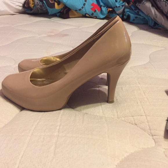 Women's nude heels