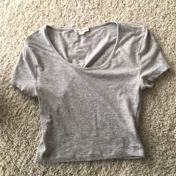 gray crop top