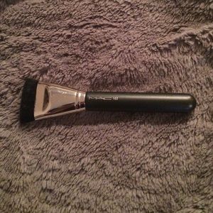 MAC contour brush