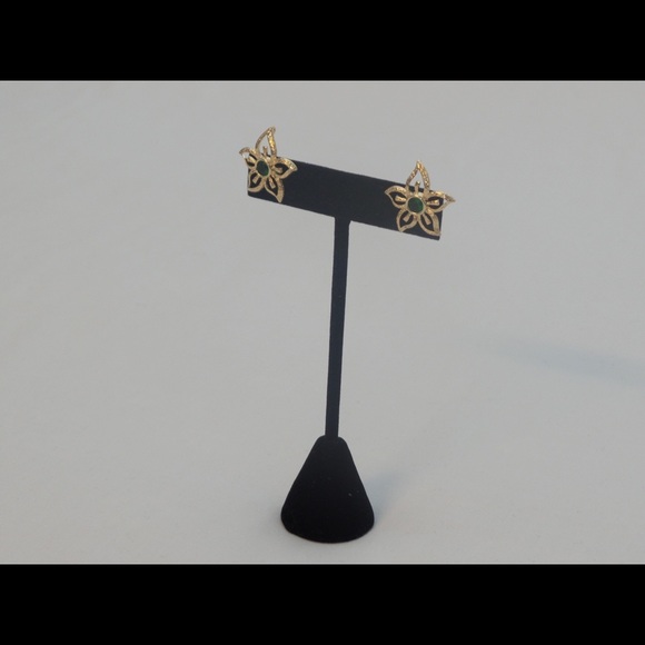 Studs - Picture 1 of 1