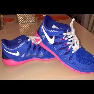 Girl's NIKE free runs 5.0!