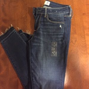 Brand new Abercrombie & Fitch ankle jeans.