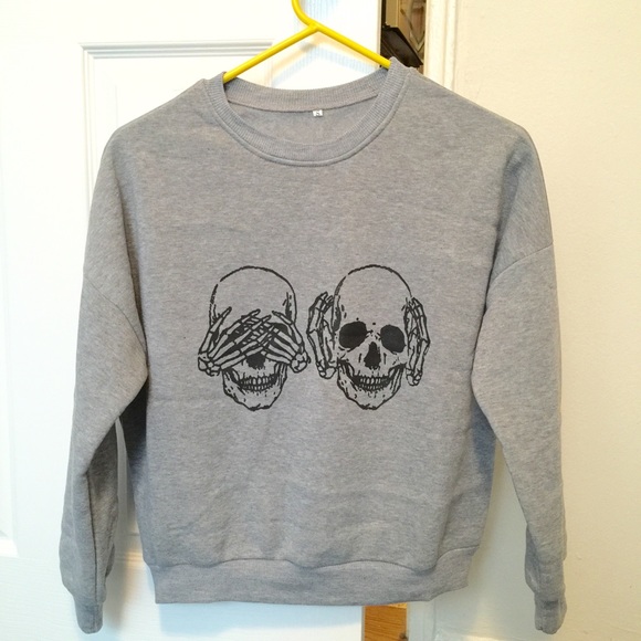Grey skull print sweatshirt