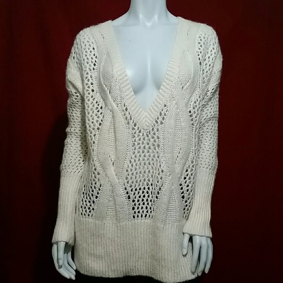**SALE SALE Cream colored v-neck sweater open***