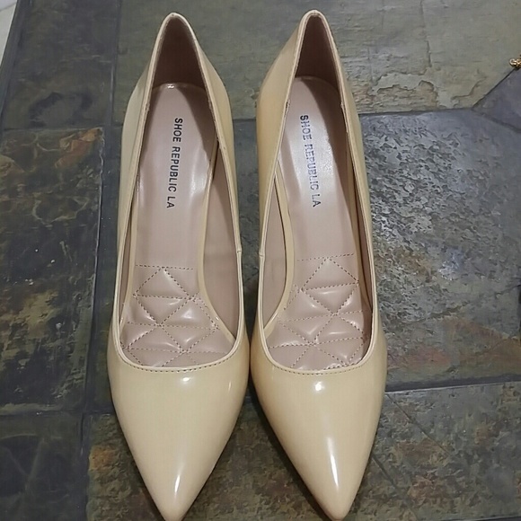Nude Pumps - Picture 3 of 4