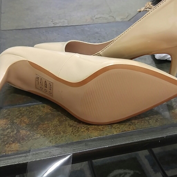Nude Pumps - Picture 4 of 4