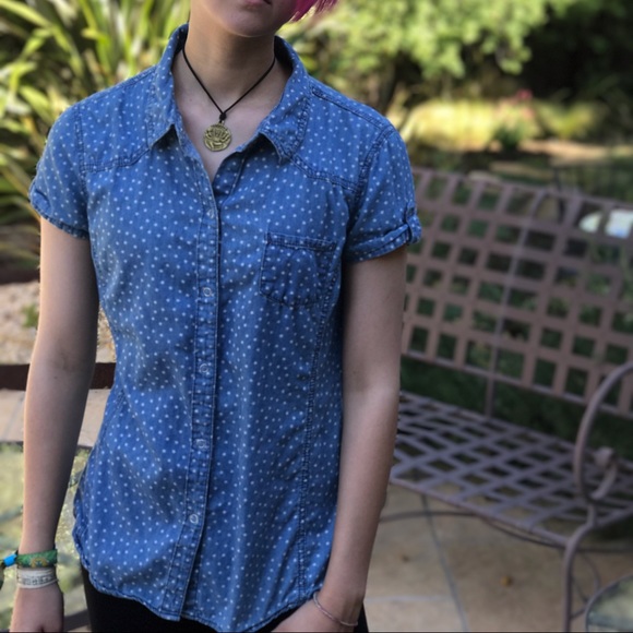 No boundaries button down top - Picture 1 of 2