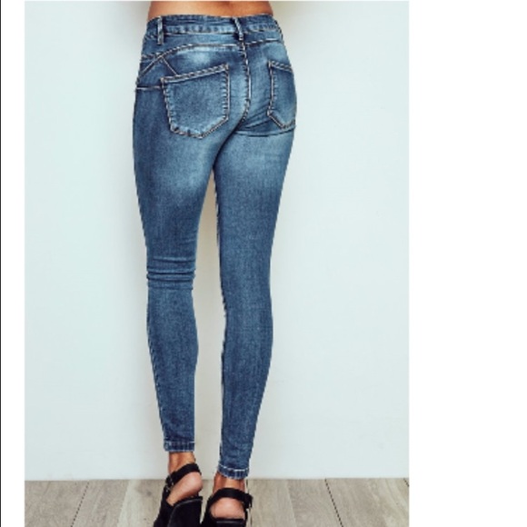 LOW RISE BUTT LIFT JEAN