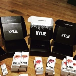 Kylie Cosmetics shipping boxes for @sparklesontop