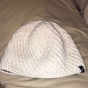 🍷🍷Cute white beanie❄️