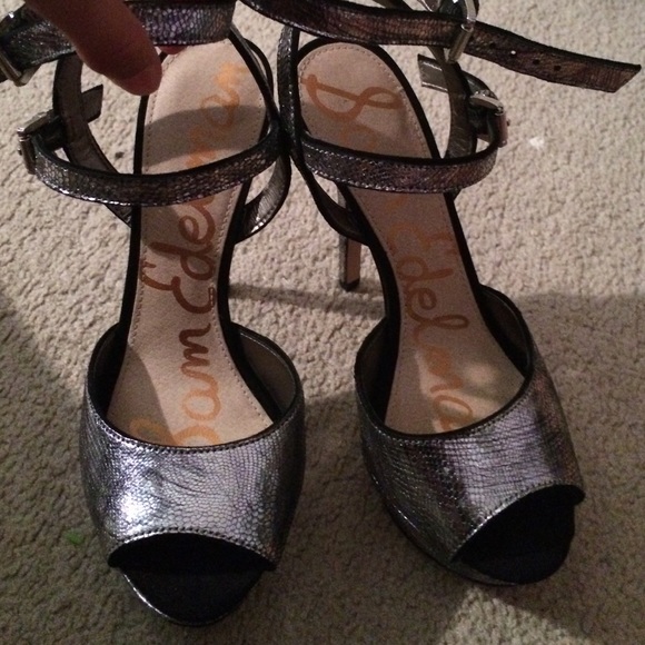 Silver pumps