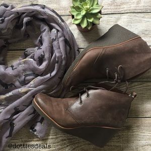 {Sperry} Harlow Wedge Booties