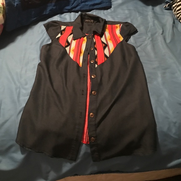 Short sleeve Aztec shirt