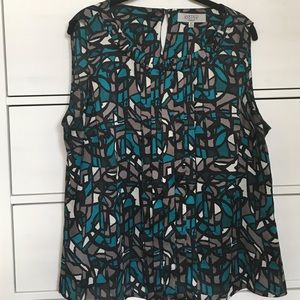 Patterned Sleeveless Blouse
