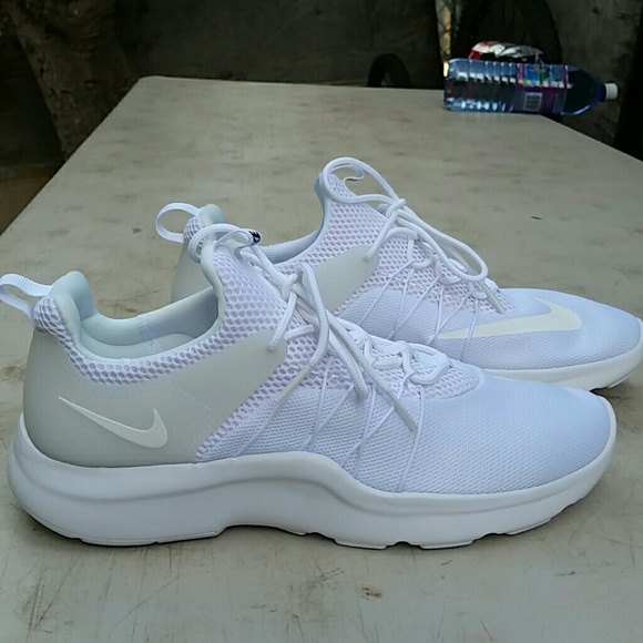 Nike Darwin Shoes - Picture 3 of 4