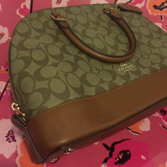 Coach PVC Dome Satchel. - Picture 3 of 6