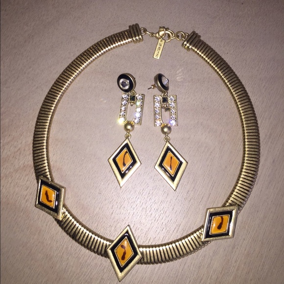 Jewelmint earrings and necklace set