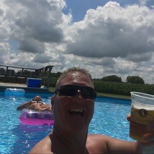 Meet your Posher, Larry