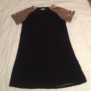 Black and gold sequin shoulder dress