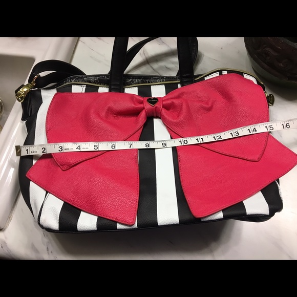 Black and white handbag purse